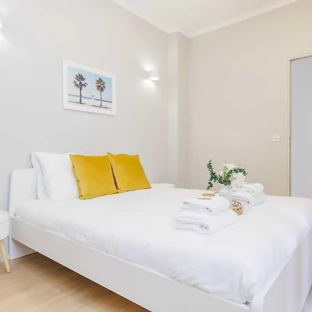 Daire Stunning & Modern - Eiffel Tower - 2br4p *