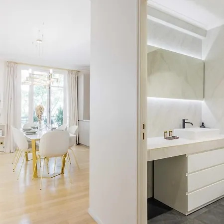 Stunning & Modern - Eiffel Tower - 2br4p *